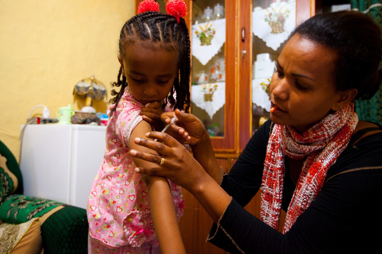 Saba Samuelová a její matka. Saba žije v Ethiopis a má cukrovku 1.